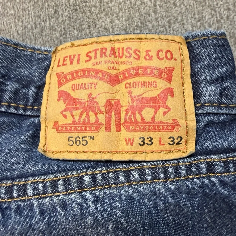 levi's 565 33x32 dark wash jeans excellent condition regular fit